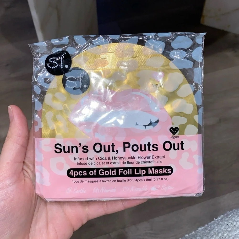 New SF Glow Sun's Out, Pouts Out 4 pcs Gold Foil Lip Mask 8ml (0.27 fl oz) X4